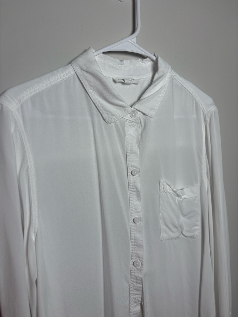 beachlunchlounge White Lightweight Button-Down Shirt - Picture 2 of 5